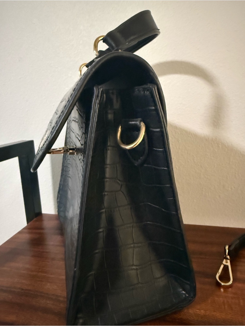 Black Handbag - Picture 4 of 7